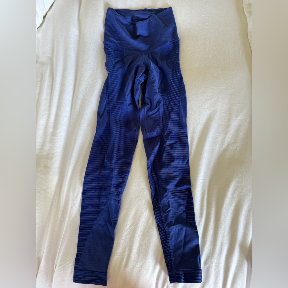 Nike Compression Deep Violet Blue High-Waisted Leggings. Very flattering 🦋